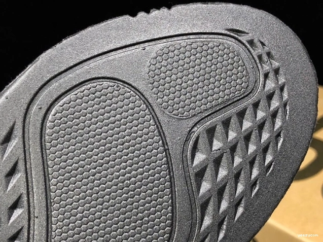 Black 350 Boost Core V2 Yeezy Adidas Red BY9612 0902